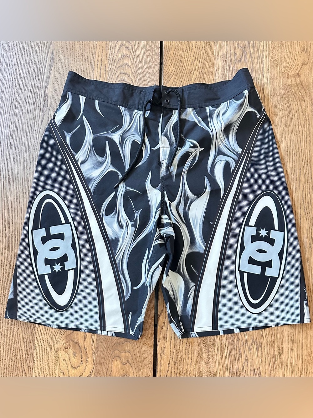 DC Shoes Gray/Black Flames Print Sylem 21 Board shorts Size 34
